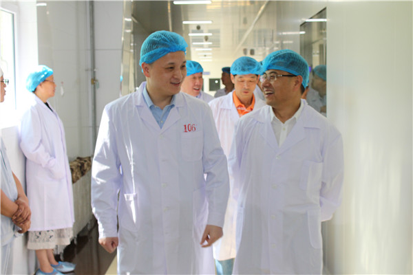 集團(tuán)領(lǐng)導(dǎo)沈波一行赴赤峰蒙欣藥業(yè)、艾克制藥調(diào)研